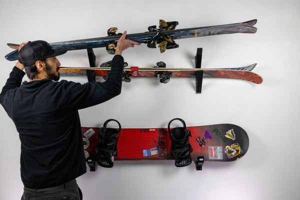 Wall mount ski holder
