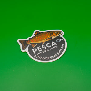Sticker with a brown trout fish design and 'PESCA INNOVATIONS' text on a green background