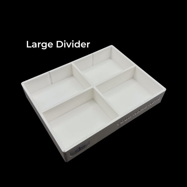 The Fly Shop Tray by Pesca Innovations is available with a four-slot large divider. 